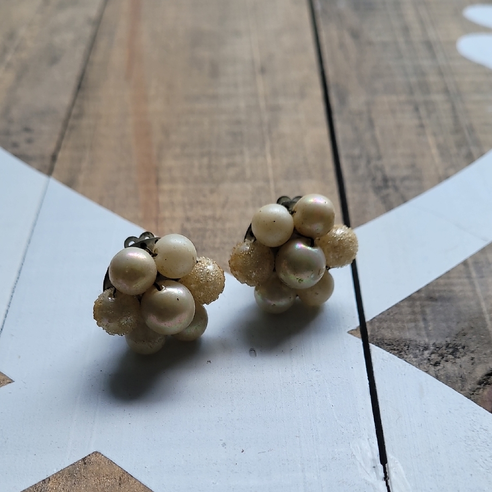1980s Vintage Elegant Pearl Cluster Earrings